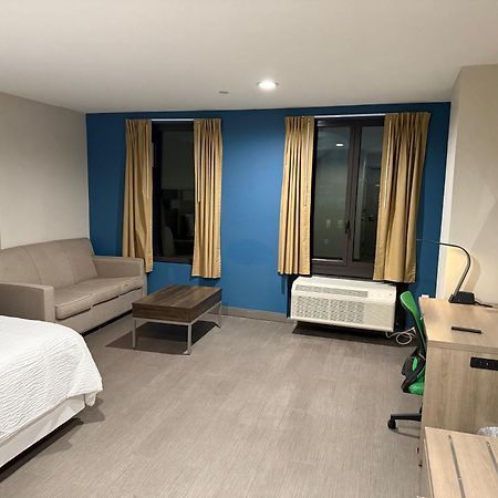 Holiday Inn Express & Suites New York City Exterior photo