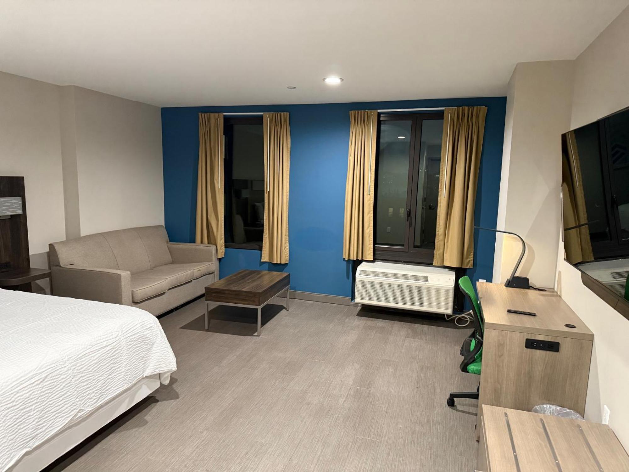 Holiday Inn Express & Suites New York City Exterior photo
