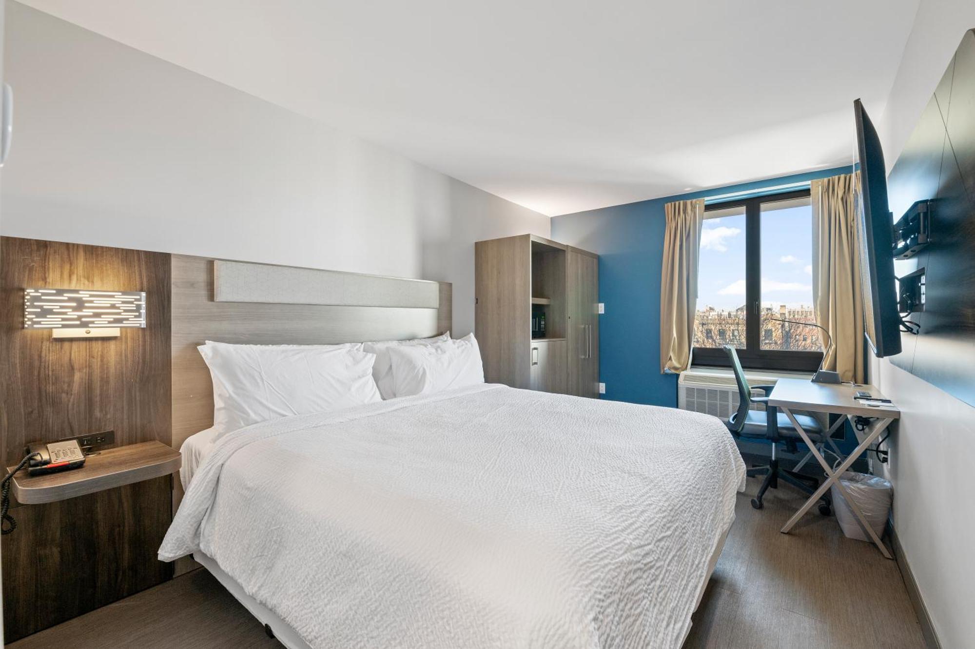 Holiday Inn Express & Suites New York City Exterior photo